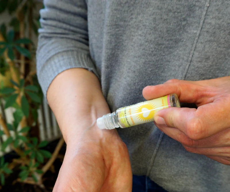 Aroma Duft Roll-On Sonnenschein 10 ml | Duftroller mit ätherischen Ölen in Mandelöl | Aromapflege für positive Duftmomente | Praktischer Aroma Roll-On für unterwegs