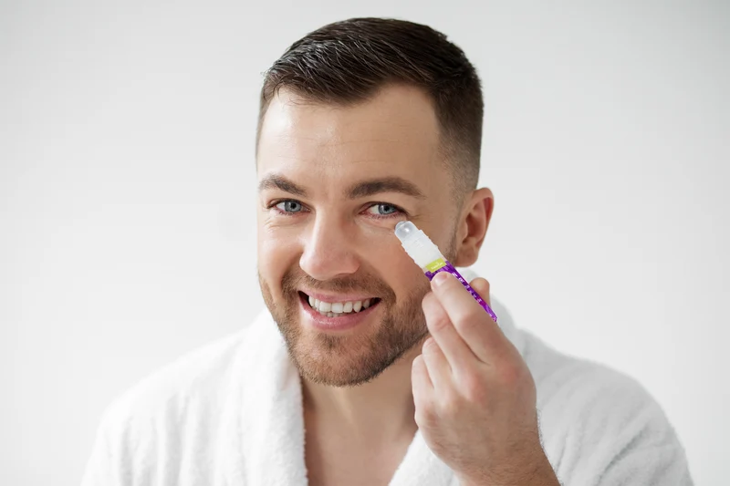 Augenkontur Roll-On 10 ml | Augenpflege gegen Augenringe, Tränensäcke & Fältchen | Mit Arganöl, Mandelöl, Q10 & Pflanzenextrakten | Roll-On für die empfindliche Augenpartie