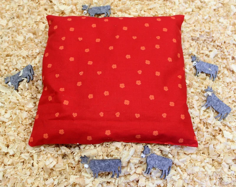 Zirbenkissen 17x16cm Stoff rot mit kleinen Blümchen