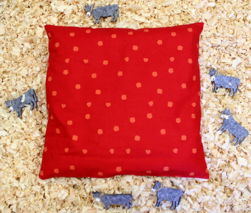 Zirbenkissen 24x24cm Stoff rot mit kleinen Blümchen