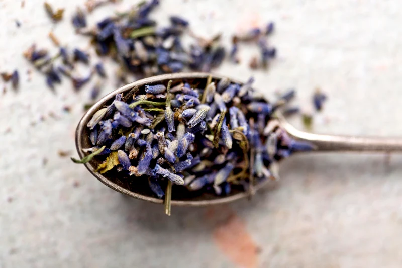 Lavendelblütenzauber 50g getrocknete ganze Lavendelblüten - Perfekt als Duft, Deko und Potpourri