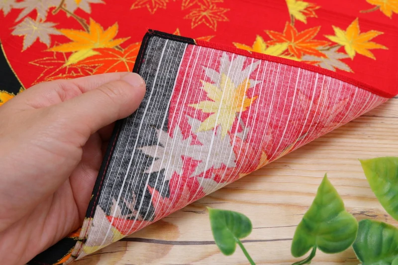 Matsumi Kogei Kokoro Tsumugi Maple Small Furoshiki Red